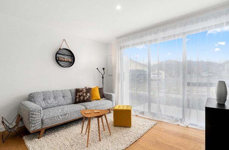 Relaxing Getaway Apartment Albert Town Exterior photo